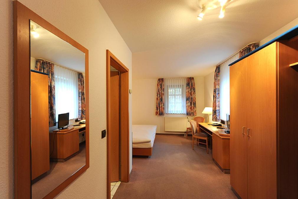 Landhotel Der Distelhof Mit Scheunencafe Dillstadt Стая снимка